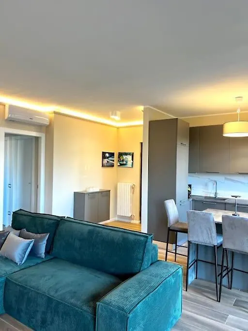 Apartment Stadio Fiera Ampio E Luminoso Alloggio Con Balcone Milan