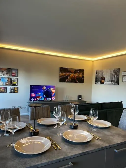 Stadio Fiera Ampio E Luminoso Alloggio Con Balcone Milan